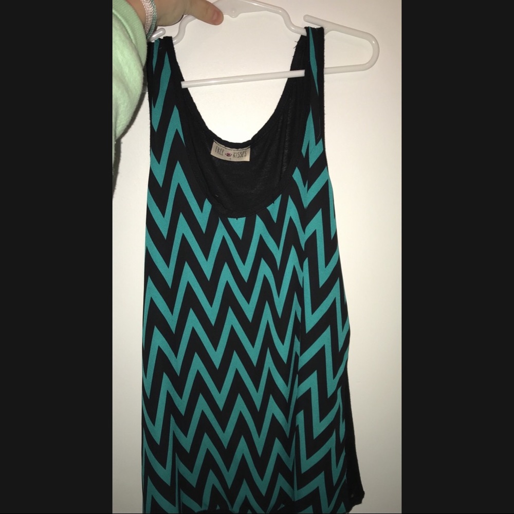 ☀️SUPER CUTE CHEVRON TANK!